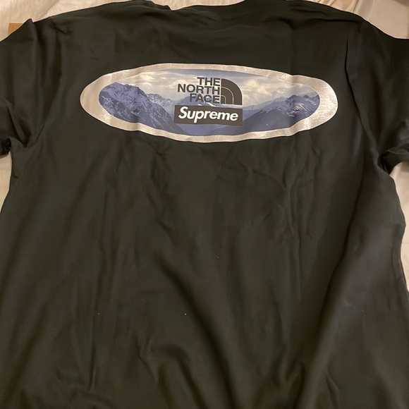 Authentic Supreme North Face T-shirt - Picture 6 of 10